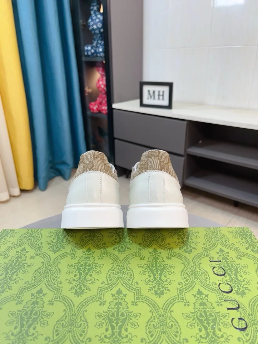 Factory price 440🌹🌹GUCCI [Gucci] New high-end brand of men's shoes, the latest fashionable casual men's shoes, trendy and versatile style, relaxed and sporty style, uppers imported from Italy, first-layer cowhide, genuine leather lining and ultra-fine workmanship. Original personalized fashionable rubber wear-resistant outsole, light and comfortable on the foot, size 38-44